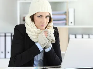 نقص هذا الفيتامين قد يكون السبب وراء شعورك بالبرد والمرض