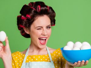 5 طرق لاستخدام البيض لنمو الشعر ومنع تساقطه