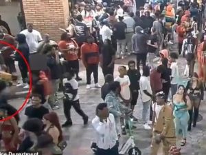 حاول الشاب الهروب من مكان الحادث بعد إطلاق النار