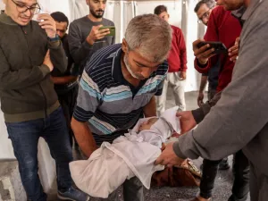 القصف الإسرائيلي على المنازل الفلسطينية استمر بشكل عشوائي