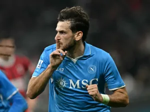 Napoli's Georgian forward #77 Khvicha Kvaratskhelia celebrates scoring his team's second goal, during the Italian Serie A football match Ac Milan vs Napoli at San Siro Meazza stadium in Milan on October 29, 2024. (Photo by Gabriel BOUYS / AFP)