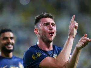 Nassr's French defender #27 Aymeric Laporte celebrates his goal during the Saudi Pro League football match between Al-Nassr and Al-Khaleej at the al-Awwal Park Stadium in Riyadh on November 4, 2023. (Photo by Fayez NURELDINE / AFP)
