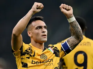 Inter Milan's Argentine forward #10 Lautaro Martinez celebrates scoring his team's first goal during the Italian Serie A football match between Inter Milan and Venezia FC at San Siro stadium in Milan, on November 3, 2024. (Photo by GABRIEL BOUYS / AFP)