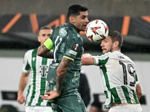 Ferencváros' Hungarian forward #19 Barnabas Varga (R) and Tottenham Hotspur's Argentinian defender #17 Cristian Romero vie for the ball during the UEFA Europa League football match between Ferencvarosi TC and Tottenham Hotspur in Budapest on October 3, 2024. (Photo by Attila KISBENEDEK / AFP)