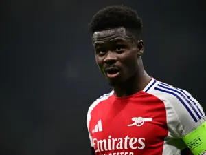 Arsenal's English midfielder #07 Bukayo Saka looks on during the UEFA Champions League football match between Inter Milan and Arsenal at the San Siro stadium in Milan on November 6, 2024. (Photo by Marco BERTORELLO / AFP)