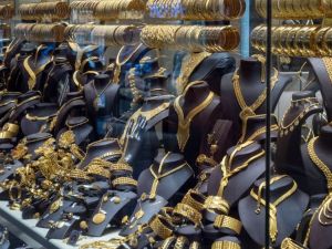 shutterstock. Gold prices in Dubai Today Sunday November 10, 2024