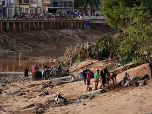 أعلنت الحكومة الإسبانية، حدادا رسميا لمدة ثلاثة أيام على أرواح الضحايا
