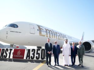 طيران الإمارات تكشف النقاب عن طائرتها الأولى من طراز إيرباص A350