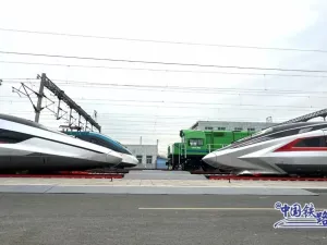 China unveils CR450 high-speed train prototype