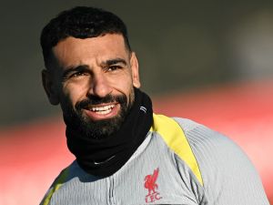 صلاح يواصل كتابة التاريخ مع ليفربول: أرقام قياسية وإنجازات استثنائية