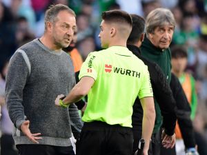 طرد فليك يبعده عن مواجهتي ليغانيس وأتلتيكو مدريد