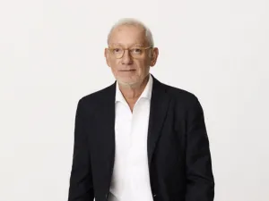 Who is Isak Andic, founder of Mango, who died in a mountain accident yesterday?
