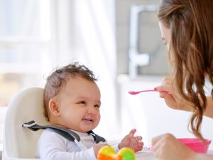 أطعمة للأطفال بعمر 4 شهور