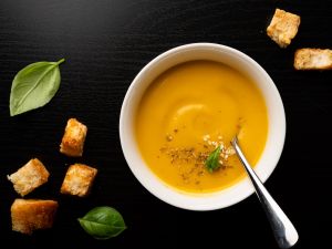 شوربة عدس بالبطاطس