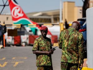 Kenyan police officers
