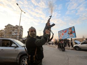 Syrian opposition forces capture Hama in rapid gains against regime