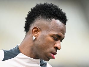 إيقاف فينيسيوس يثير غضب إينيغو وبرشلونة يهاجم ريال مدريد