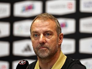 فليك بعد اكتساح ريال مدريد والتتويج بالسوبر: الفريق مذهل