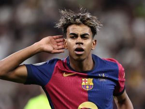 لامين يامال..برشلونة على موعد مع أسطورة جديدة