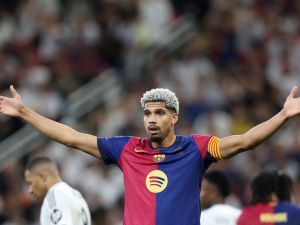 برشلونة يقترب من حسم مستقبل أراوخو