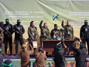 Hamas fighters escort four Israeli hostages
