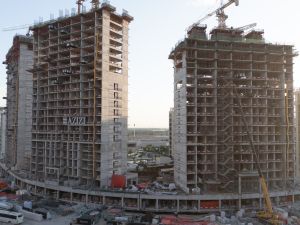 عزيزي للتطوير العقاري تُعلن عن إنجاز 46% من مشروع "ريفييرا بيتش فرونت"