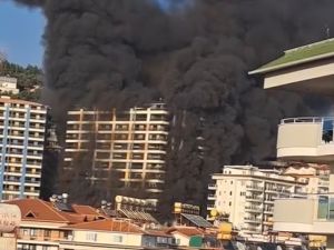 Massive fire erupts at Alanya hotel construction site
