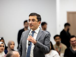 أستاذ في جامعة أبوظبي يحصل على براءة اختراع أمريكية في تكنولوجيا شبكات النقل الآني الكمي