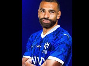 تركي آل الشيخ يثير الجدل حول انتقال صلاح إلى الهلال السعودي