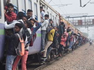 Panic over fire rumor leads to train tragedy in India, 11 dead