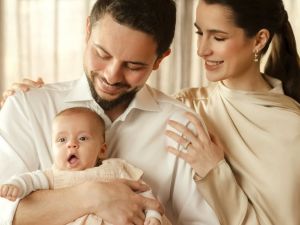 تفاصيل إطلالة الأميرة إيمان مع جدّها الملك عبد الله الثاني