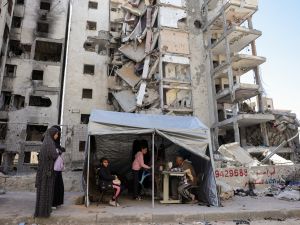 Israel launches airstrikes on Gaza amid ceasefire violations and delayed prisoner releases