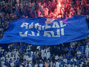 الهلال يواجه الأهلي سعيًا لمواصلة الضغط في سباق اللقب