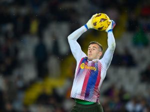 هل يرحل إيناكي بينيا عن نادي برشلونة؟