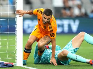 سيبايوس..لعنة الإصابات تُطارد نجم ريال مدريد في أسوأ الأوقات