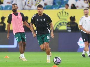 برشلونة يواجه تحديًا ماليًا جديدًا بسبب نجم الأهلي