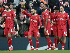 تشكيلة ليفربول المتوقعة ضد توتنهام في نصف نهائي كأس كاراباو 2025