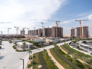 عزيزي للتطوير العقاري تُعلن عن إنجاز 28% من أعمال تشييد مشروع "عزيزي ڤينيس"