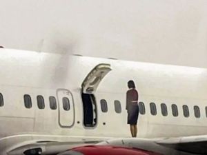 Eastar Jet attendants take selfie on plane wing