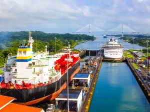 Panama refutes U.S. claims on fee-free canal transit