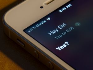 Apple possibly delays Siri’s AI overhaul due to technical issues