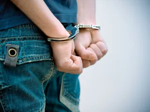 الاحتلال يعتقل الطفل كريم جرار من منزله في جنين
