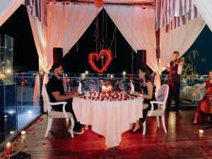 Escape to the Tropical Allure of Isla Beach Bar at Rixos Marina Abu Dhabi This Valentine’s Day