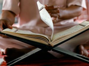 تفسير حلم قراءة القرآن في المنام لابن سيرين وابن شاهين