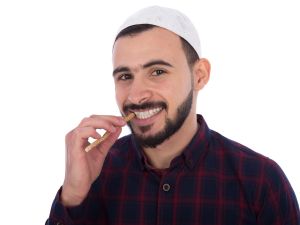 تفسير رؤية السواك في المنام للعزباء والمتزوجة والحامل والمطلقة