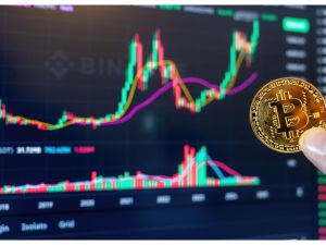بتكوين تهبط بأكثر من 5%.. وقرار ترامب يثير الشكوك, المصدر shutterstock