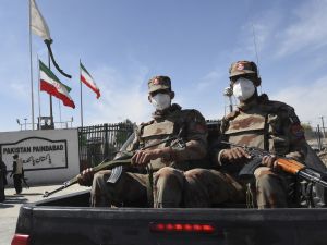 5 Soldiers killed, over 30 injured in suicide bombing in Pakistan