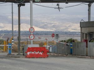 Israel plans fence with Jordan Valley