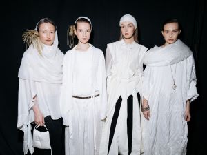 Moscow Fashion Week تعيد تعريف الأزياء المحتشمة بتصاميم مبتكرة