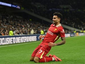 مصير دياز في يد صلاح: هل ينتقل الكولومبي إلى برشلونة؟